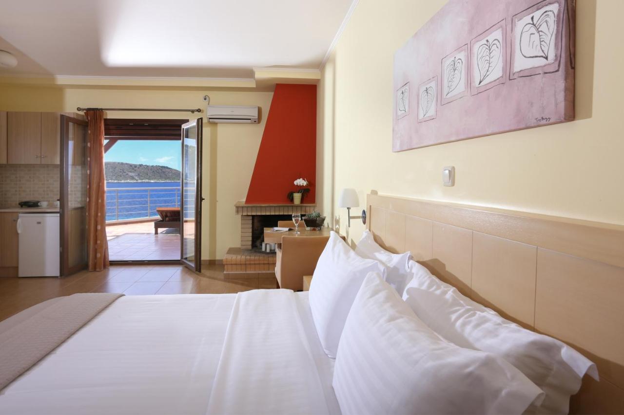 Faros Luxury Suites Marathopoli Exteriér fotografie
