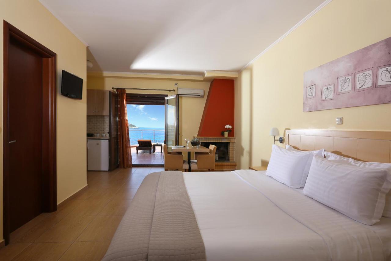 Faros Luxury Suites Marathopoli Exteriér fotografie