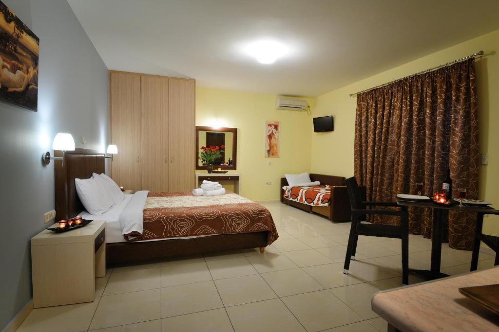 Faros Luxury Suites Marathopoli Pokoj fotografie