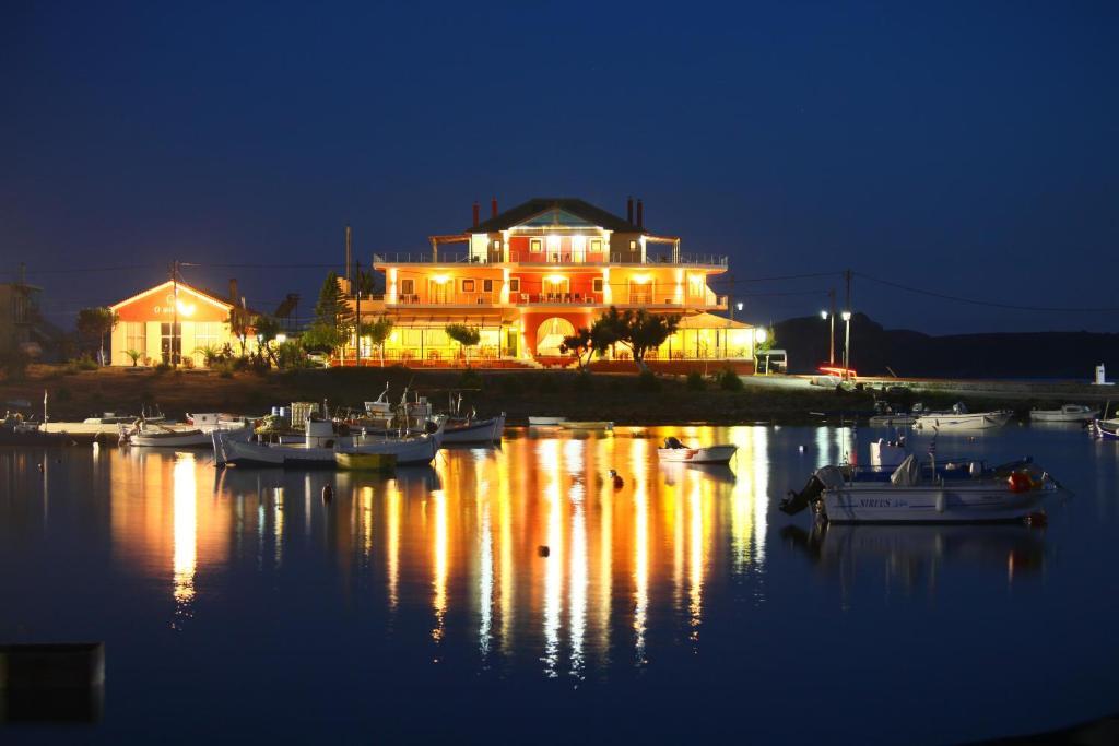 Faros Luxury Suites Marathopoli Exteriér fotografie