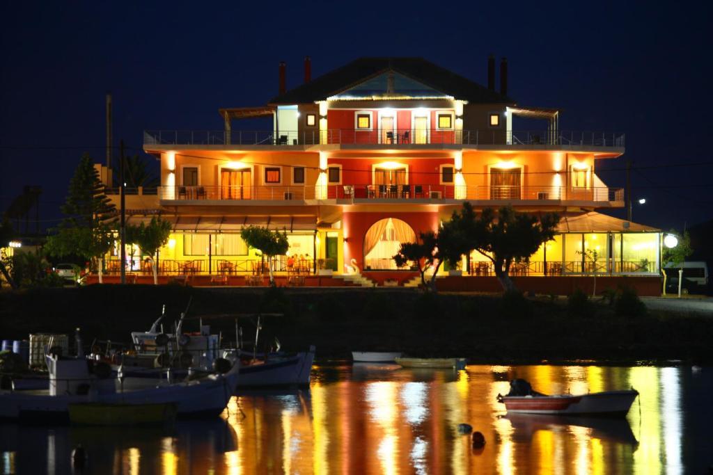 Faros Luxury Suites Marathopoli Exteriér fotografie